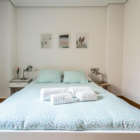 Apartamento En Primera Linea De Playa Riazor A Coruna Luaran gambar