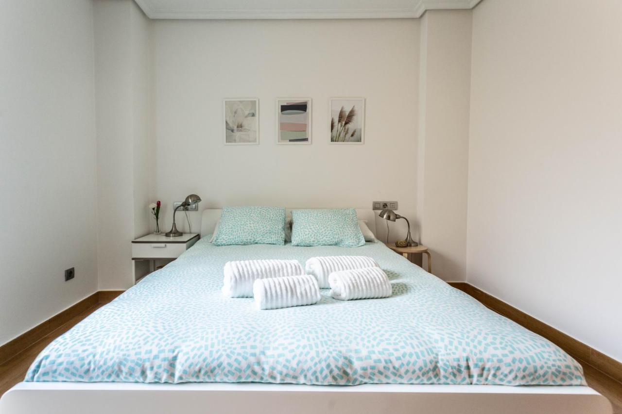 Apartamento En Primera Linea De Playa Riazor A Coruna Luaran gambar