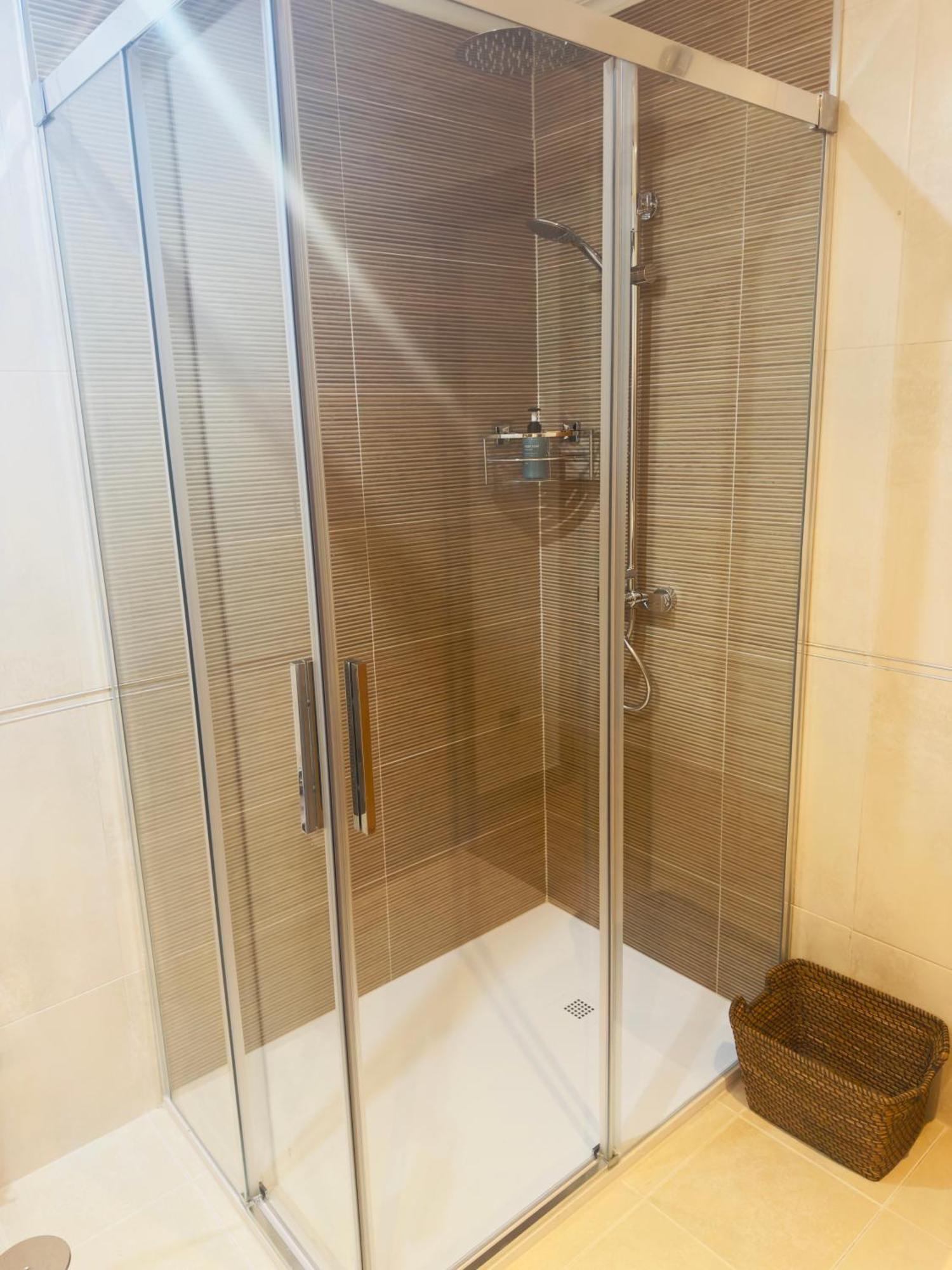 Apartamento En Primera Linea De Playa Riazor A Coruna Luaran gambar